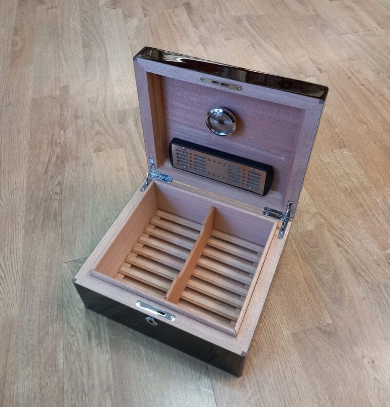 Humidor porta sigari in radica di noce lucido