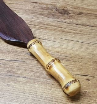 Coltello per polenta impugnatura in bamboo