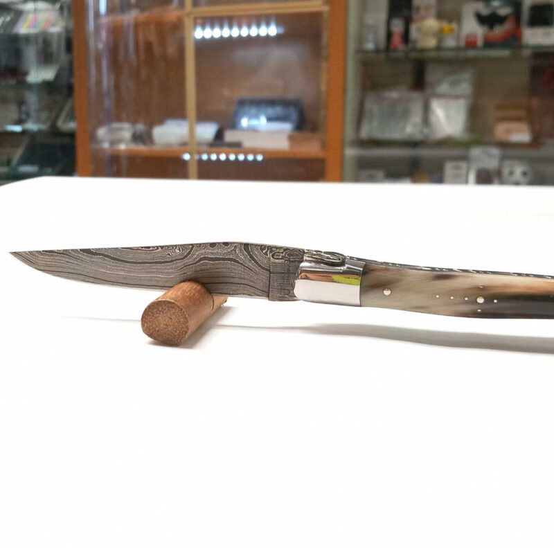 Coltello Laguiole en Aubrac damasco e corno - immagine 2